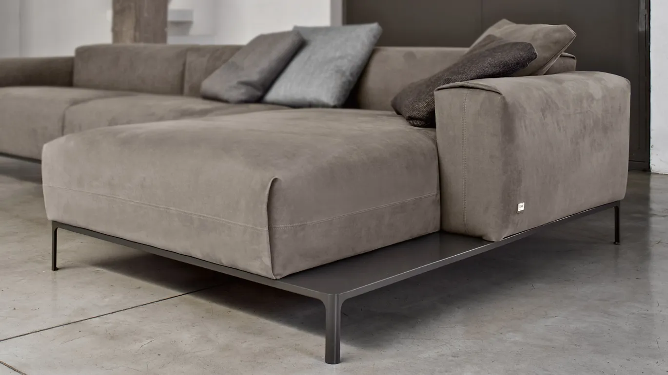 Spencer sofa with metal base