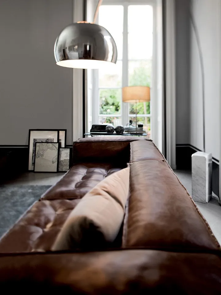 Glamor sofa processing detail