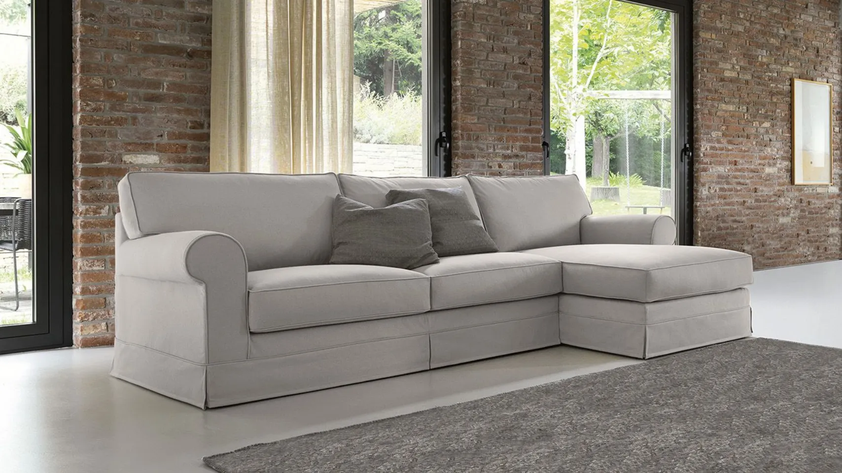 Classic sofa with chaise longue Prince