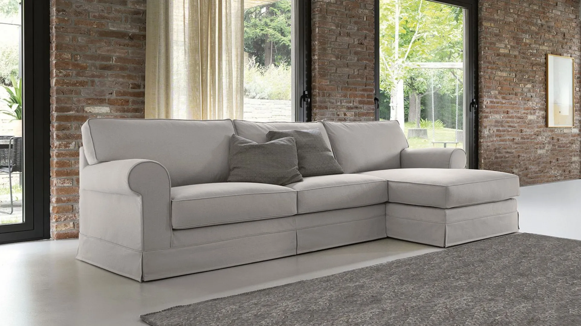 Classic sofa with chaise longue Prince