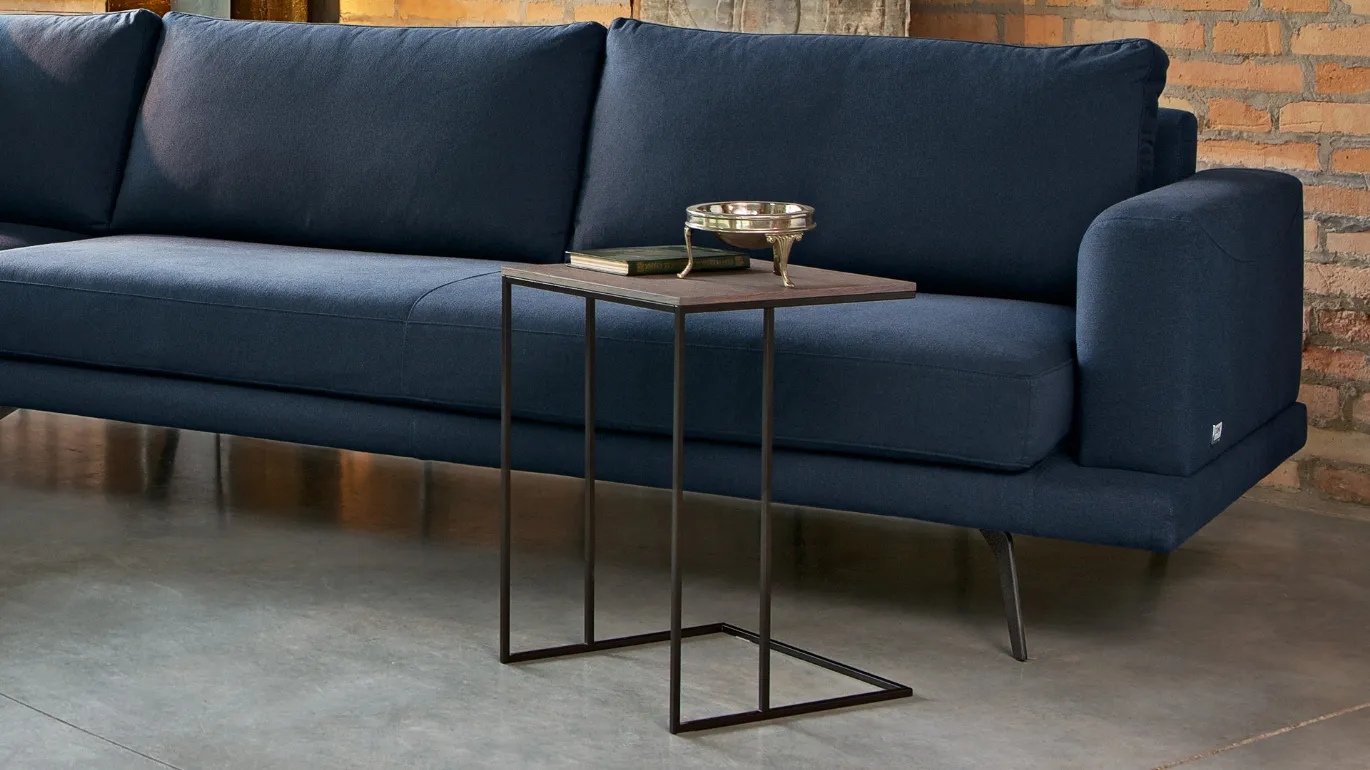 Nexus built-in coffee table in metal and wood