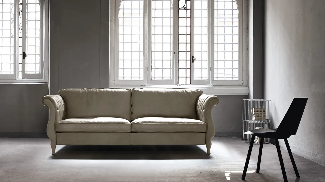 panoramic Margot leather sofa