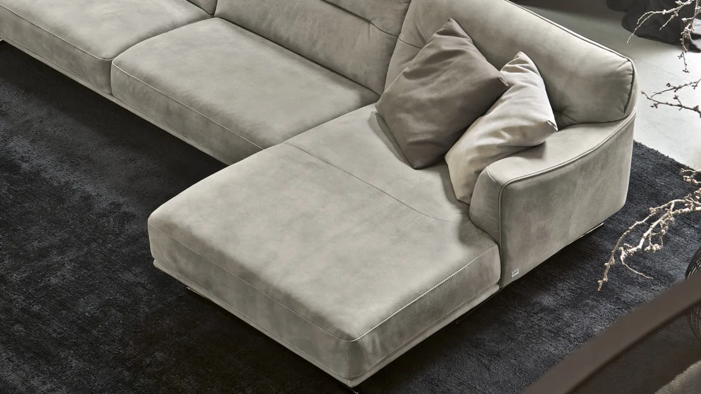 peninsula sofa in Sly leather