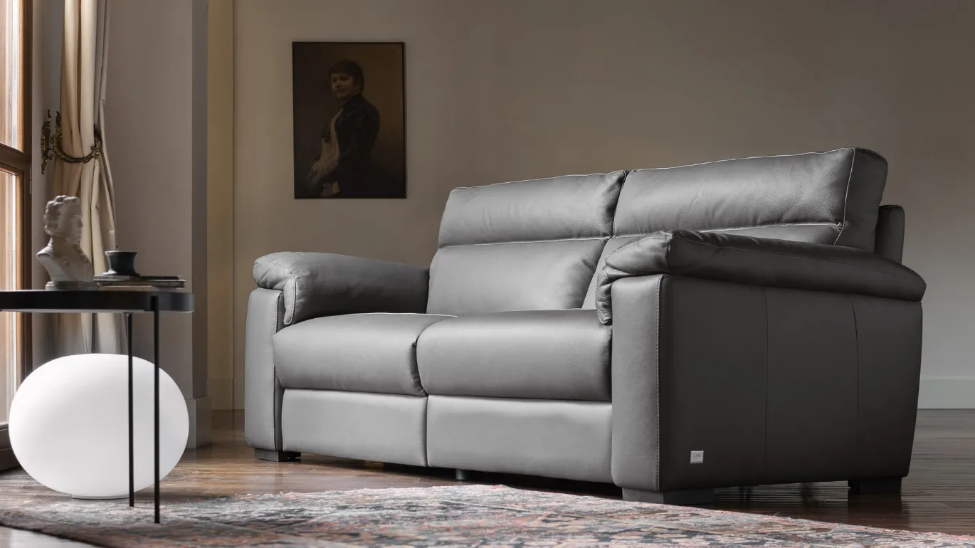 William classic leather sofa